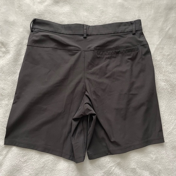 Old Navy charcoal tech mens shorts size 32 - Picture 1 of 8